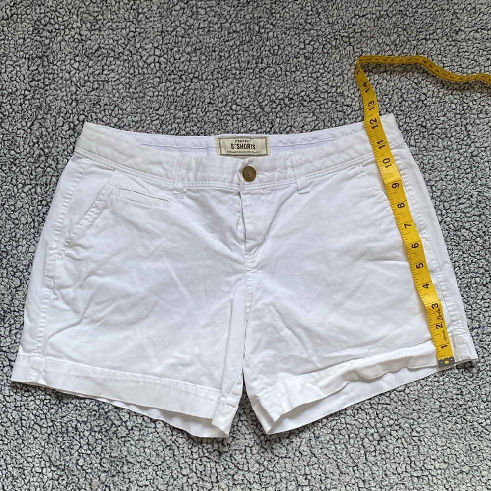 Old Navy White Bermuda Shorts Crisp Cotton Summer Style - Picture 7 of 7